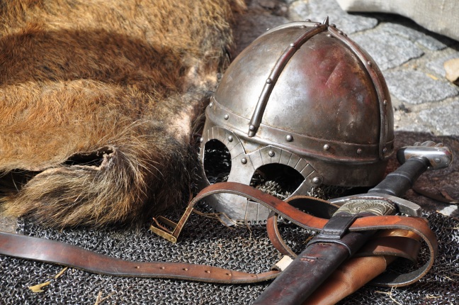 knight-armor-helmet-weapons-161936.jpeg